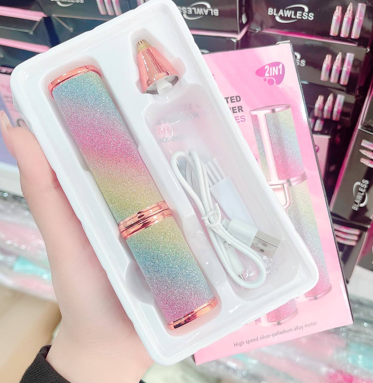 موزن رژ لبی فلولس BLAWLESS مدل ماتیکی