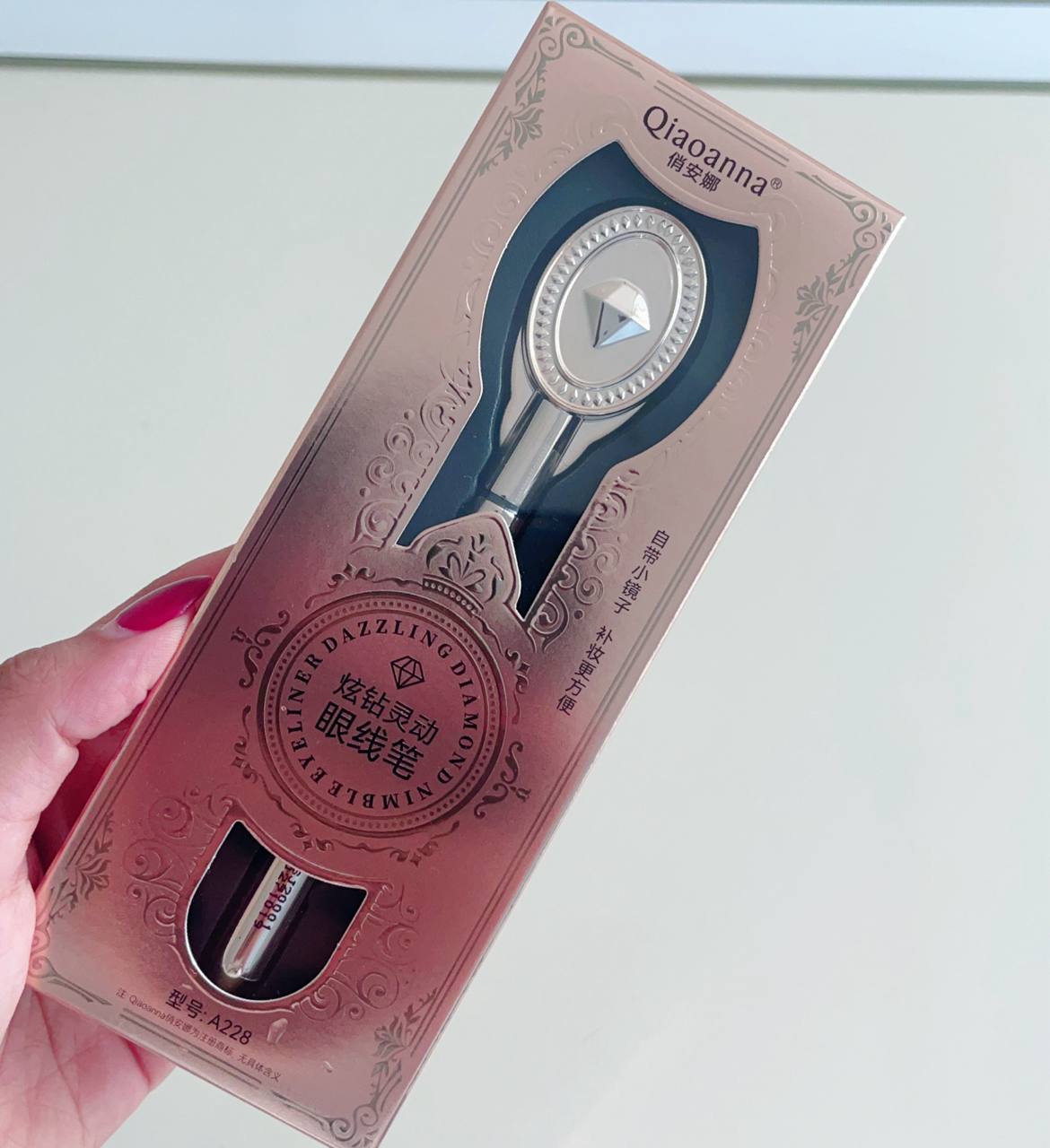 خط چشم الماسی آینه دار برند Qiaoanna