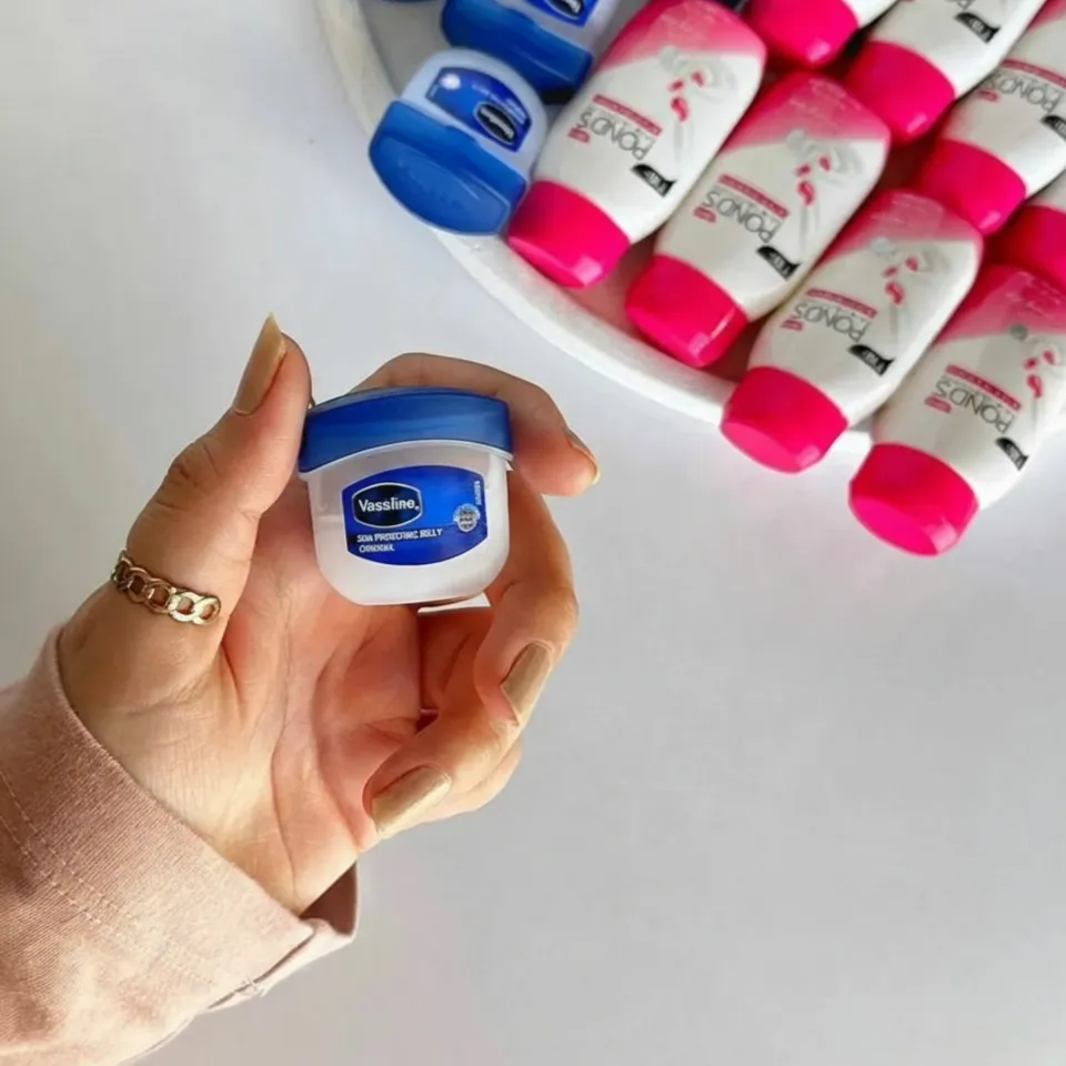 وازلین لب مینی